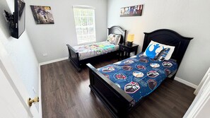 4 bedrooms, iron/ironing board, WiFi, bed sheets