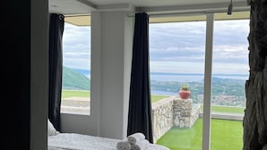 4 soverom, strykejern/-brett, reiseseng for barn og wi-fi (inkludert)