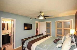 3 室のベッドルーム、デスク、WiFi (無料)、ベッドシーツ