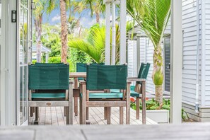 Outdoor dining - Cooks Cottage - Russell Cottages Collection (Russell)