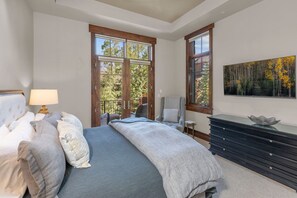 3 bedrooms, free WiFi, bed sheets, wheelchair access