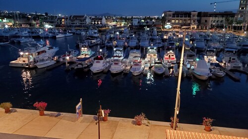 Spectacular Marina View Condo Close to Everything @ Marina Cabo Plaza - WIFI 