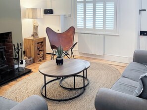 Fireplace - 2 bedroom accommodation in Sea Palling (Sea Palling)