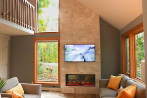 Smart TV, fireplace