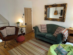 TV - The boutique hotel feeling with far reaching sea views. (Hastings)