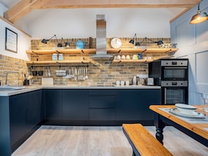 Dishwasher, high chair - 3 bedroom accommodation in Llanboidy (Llanboidy)