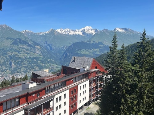 Cosy new apartment for 6/8 people at the foot of the slopes Arc 1800