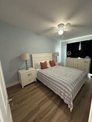 3 عدّة غرف نوم ومكواة/لوح كي وواي فاي مجانًا وملاءات أسرّة