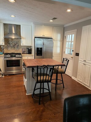 Microwave, coffee/tea maker, cookware/dishes/utensils