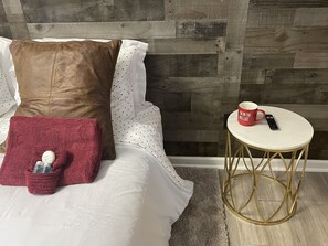 4 bedrooms, iron/ironing board, Internet, bed sheets