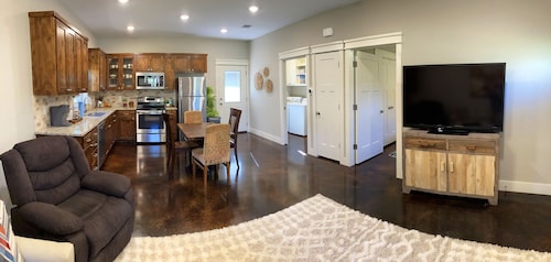 Georgetown Casita ♥ Quiet, Amazing Views & Close to Everything!