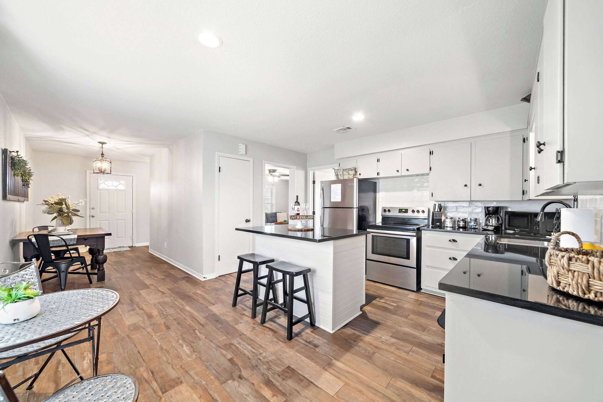 Frigorífic, microones, forn i placa de cuina 