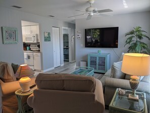 Smart TV - Steps to Water! Sea Glass - Beach to Bay, Heated Pool and Dock (Englewood)