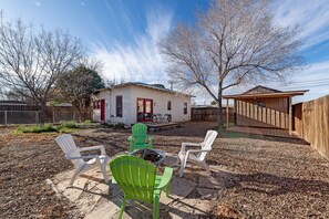 Terrace/patio - Casita Bonita~ your home away from from home in Big Bend (Alpine)