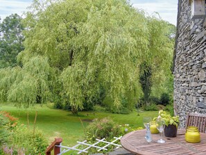 Outdoor dining - 2 bedroom accommodation in Spark Bridge, near Ulvertson (Spark Bridge, near Ulvertson)