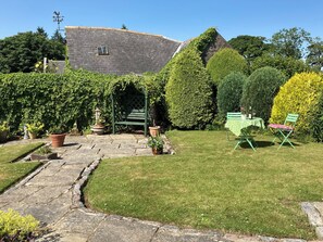Outdoor dining - 3 bedroom accommodation in Stonehaven (Stonehaven)