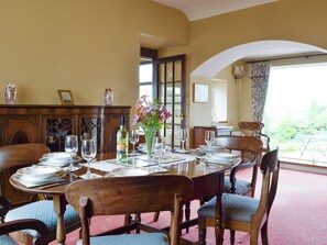 Dining - 3 bedroom accommodation in Stonehaven (Stonehaven)