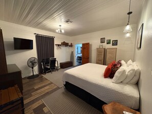3 Schlafzimmer, Schreibtisch, Bügeleisen/Bügelbrett, Reisekinderbett
