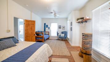 3 Schlafzimmer, Schreibtisch, Bügeleisen/Bügelbrett, Reisekinderbett