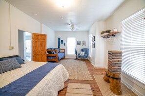 3 Schlafzimmer, Schreibtisch, Bügeleisen/Bügelbrett, Reisekinderbett