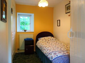 2 bedrooms, bed sheets - Get away from it all with a relaxing break in the beautiful countryside. (Lockerbie)