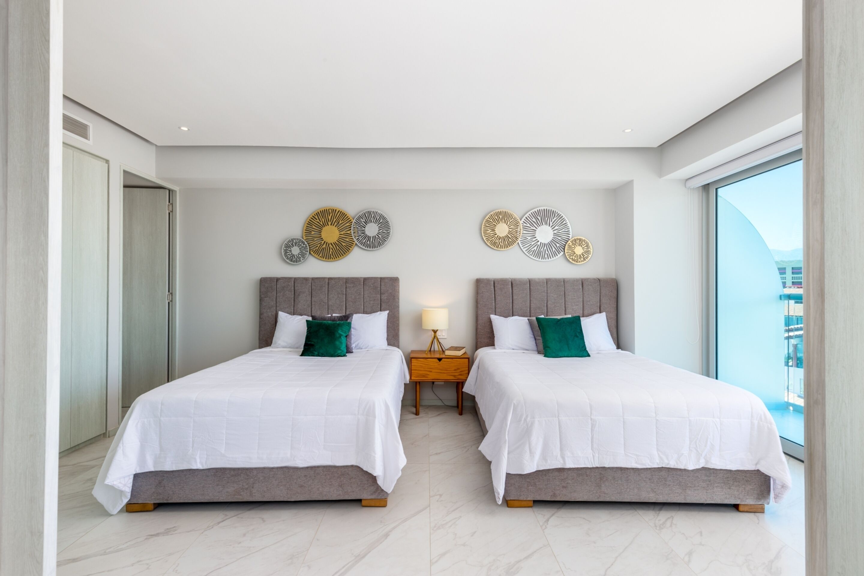 Panoramic Condo | 1 bedroom, in-room safe, free WiFi