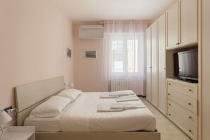 1 bedroom, iron/ironing board, bed sheets