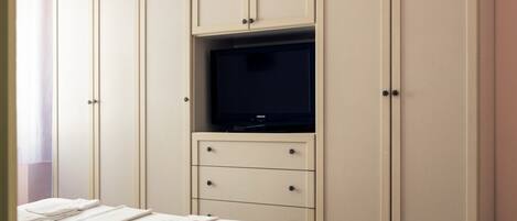 1 Schlafzimmer, Bügeleisen/Bügelbrett, Bettwäsche