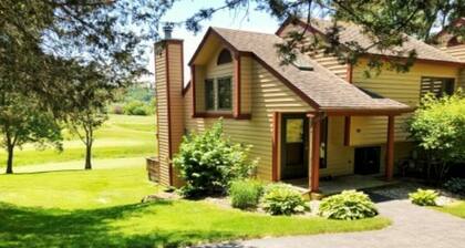 REMODELED! 2B/2B, Deck off10th GOLF Green, Dog Friendly, Pool, WIFI, in Resort!