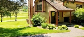 REMODELED! 2B/2B, Deck off10th GOLF Green, Dog Friendly, Pool, WIFI, in Resort!
