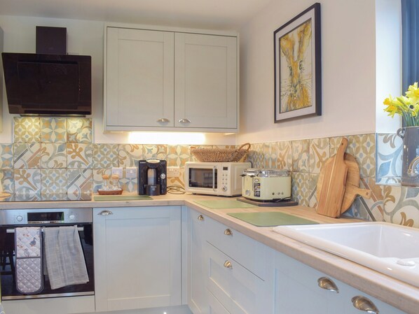 Dishwasher, cookware/dishes/utensils, freezer