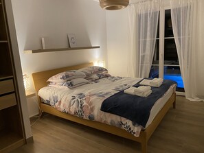 5 chambres, fer et planche à repasser, Wi-Fi, draps fournis