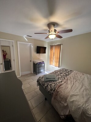 3 bedrooms, travel crib, free WiFi, bed sheets