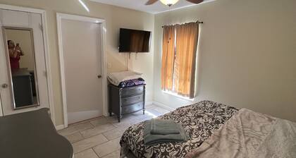 Close to major highways 27 and 60,Legoland,bok tower Lakes wales airport Oranges