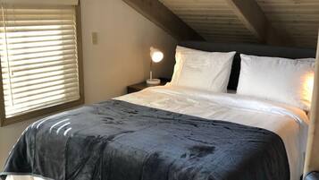 1 bedroom, desk, WiFi