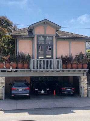 Exterior - Luxury beach retreat in Capitola Village (Capitola)