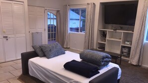 A bedroom with a bed, a television, and a window. - 1,200 SqFt Comfy Home, 15 min to Boulder (Broomfield)