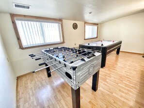 Games room - 5 min  to Old Town - Prime location - Game Room - gated parking  (Albuquerque)