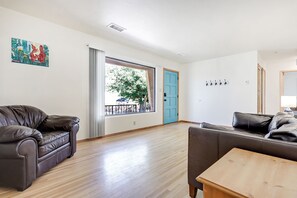 Smart TV - 5 min  to Old Town - Prime location - Game Room - gated parking  (Albuquerque)