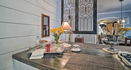 Pet-Friendly Brenham Cottage w/ Yard!