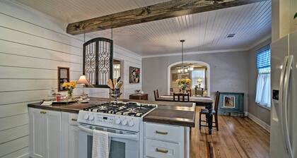 Pet-Friendly Brenham Cottage w/ Yard!