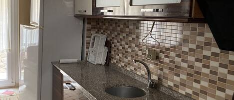 Fridge, oven, stovetop, cookware/dishes/utensils