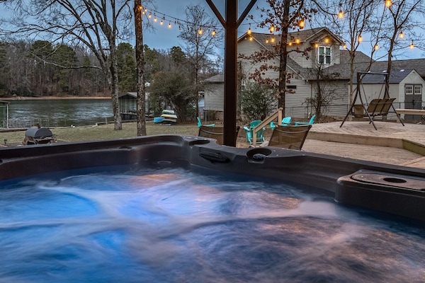 Bañera de hidromasaje al aire libre