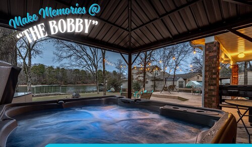 Lake Hamilton Home, Hot Tub, Firepit, Kayaks, Pedal Boat, Boat Dock. "The Bobby"