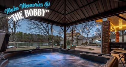 Lake Hamilton Home, Hot Tub, Firepit, Kayaks, Pedal Boat, Boat Dock. "The Bobby"