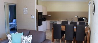 2 bedroom pet friendly cottage right next to the lake