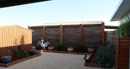 2 bedroom pet friendly cottage right next to the lake
