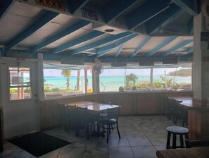 Dining - SPECIAL FALL RATE  IS IN  Come enjoy Paradise!  (George Town)