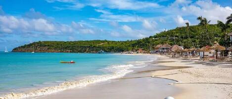 Nära stranden och strandhanddukar