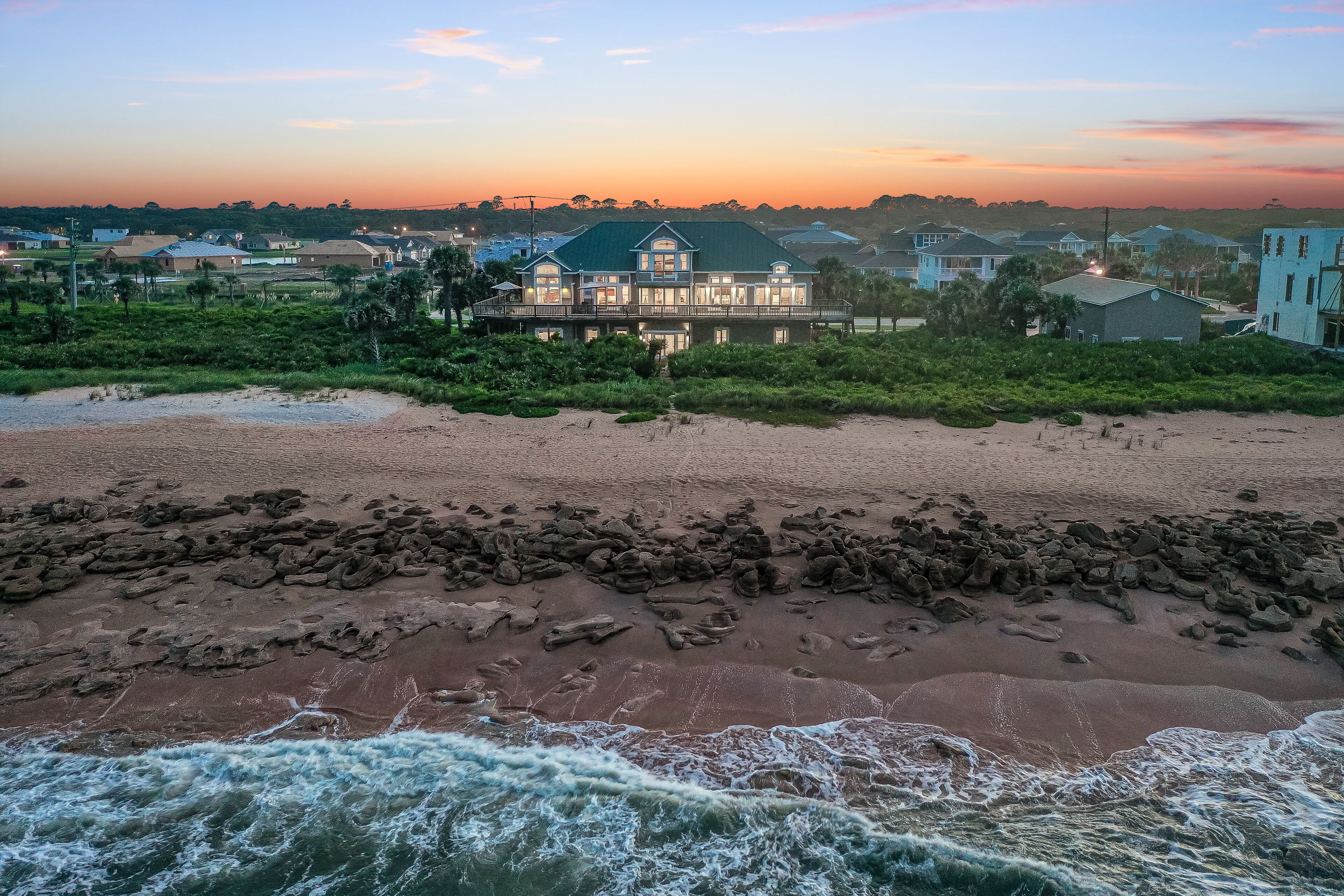 Oceanfront 5,400-Square-Foot Home with Private Beach Access & A/C - Dogs OK